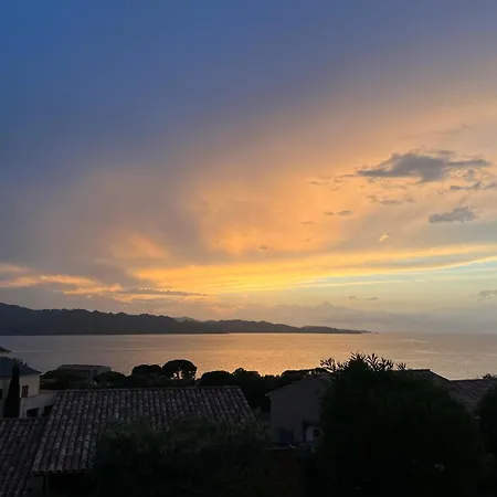 Avec Piscine Privative Et Vue Imprenable Sur Le Golf De Saint-florent A 300 M De La *