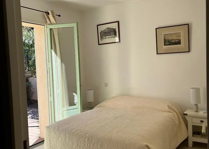 Avec Piscine Privative Et Vue Imprenable Sur Le Golf De Saint-florent A 300 M De La Prázdninový dům *